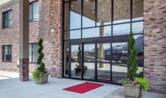 Hotel entrance at Comfort Inn JFK Airport.