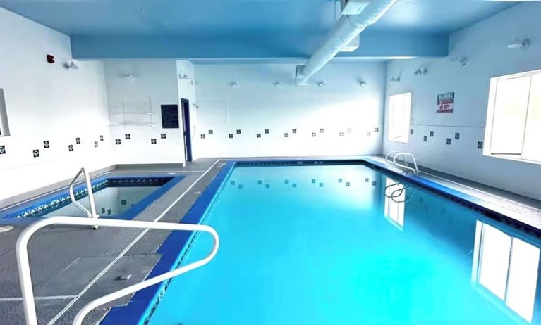 Indoor pool at Coratel Inn And Suites By Jasper Ocean Shores.