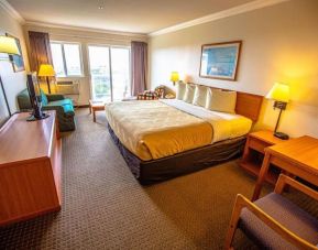 Lovely king room with natural light at Coratel Inn And Suites By Jasper Ocean Shores.