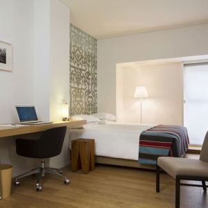 Day use room with work station at Mendeli Street Hotel.