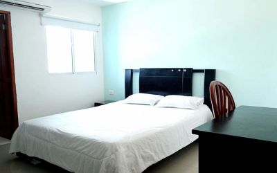 Day use room with natural light at Hotel Intersuites.