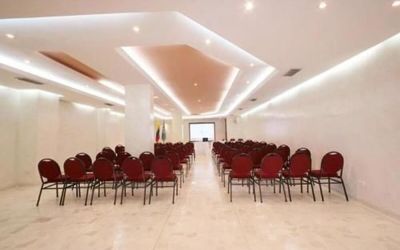 Professional meeting room at Hotel Intersuites.