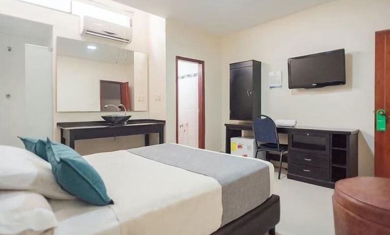 Day use room with natural light at Hotel Rivera Del Mar.