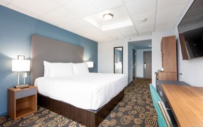 Day use room with TV at Regency Miami Airport By Sonesta.