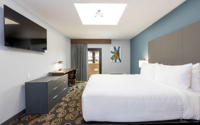 King room with TV at Regency Miami Airport By Sonesta.