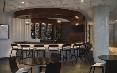 Hotel bar at Washington Dulles Marriott Suites.