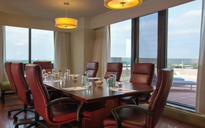 Professional meeting room at Washington Dulles Marriott Suites.