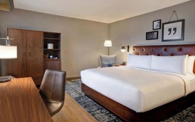 Day use room with natural light at Four Points By Sheraton Boston-Newton.