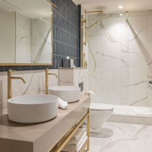 Guest bathroom with shower at DoubleTree By Hilton Brighton Metropole.