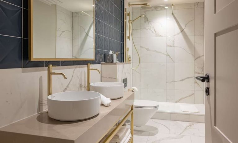 Guest bathroom with shower at DoubleTree By Hilton Brighton Metropole.
