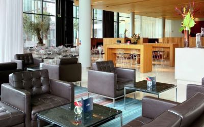 Coworking space in the lobby at Hilton Manchester Deansgate.