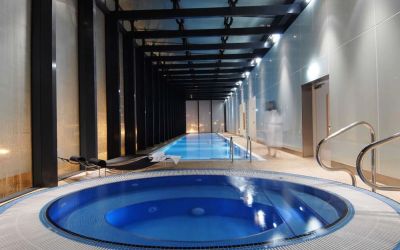 Hot tub and indoor pool at Hilton Manchester Deansgate.