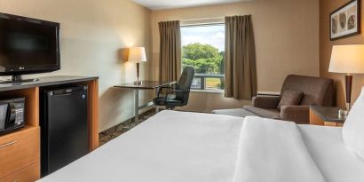 Day use room with natural light at Comfort Inn Sherbrooke.