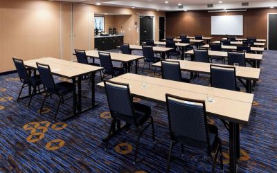 Professional meeting room at Courtyard By Marriott Houston North/ Shenandoah.