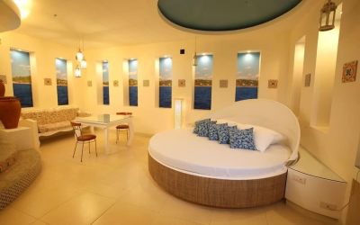 Spacious day use room at Victoria Court Malabon.