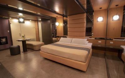 Cozy king room at Victoria Court San Fernando.