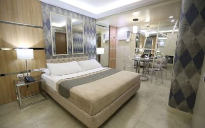Spacious king room at Victoria Court Hillcrest.