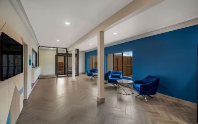 Lobby and hotel entrance at Signature Inn Houston Galleria.