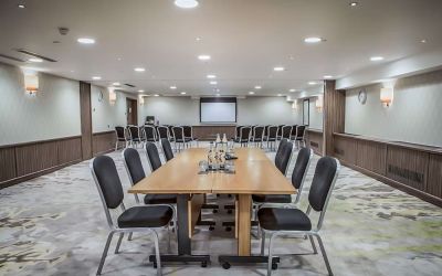 Professional meeting room at Hilton London Kensington.
