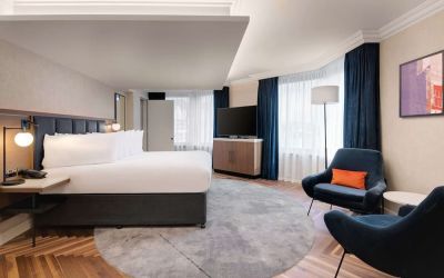 Spacious day use room at Hilton London Metropole.