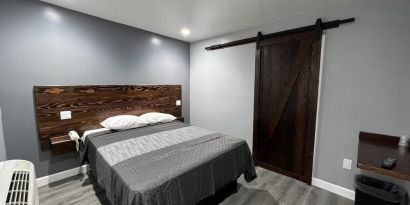 Day use room with AC at ERTH INN By AGA Bell Gardens.