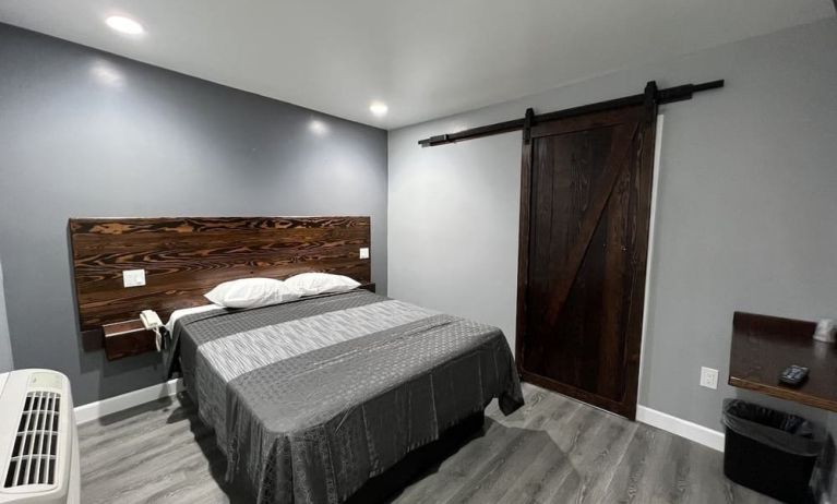 Day use room with AC at ERTH INN By AGA Bell Gardens.
