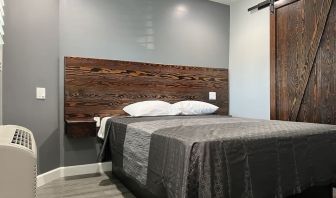 Relaxing day use room at ERTH INN By AGA Bell Gardens.