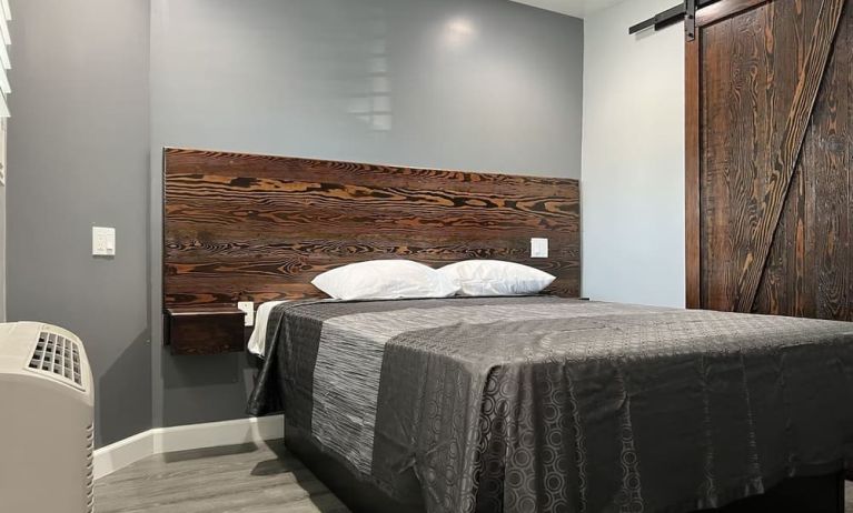 Relaxing day use room at ERTH INN By AGA Bell Gardens.