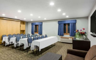 Conference room at Baymont By Wyndham Pella.