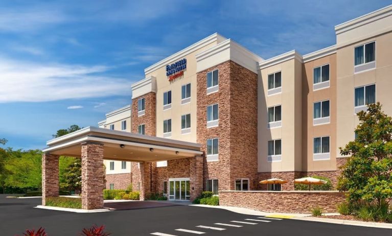 Hotel exterior at Fairfield Inn & Suites By Marriott Tallahassee Central.