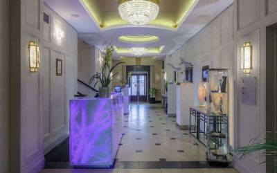 Reception area at DoubleTree by Hilton London Greenwich.