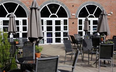 Courtyard ideal for coworking at DoubleTree By Hilton York.