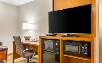 TV and work station at Comfort Suites Oakbrook Terrace.
