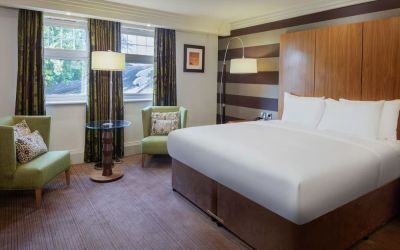 Delux king with natural light at DoubleTree By Hilton Stratford-upon-Avon.
