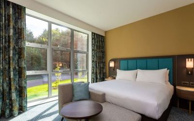 Day use room with natural light at DoubleTree By Hilton Nottingham - Gateway.