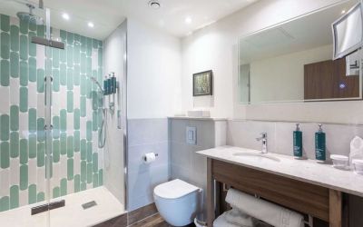 Guest bathroom with shower at DoubleTree By Hilton Nottingham - Gateway.