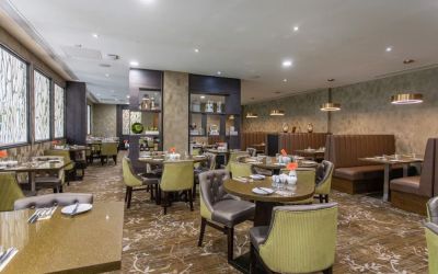 Dining area perfect for coworking at DoubleTree By Hilton Nottingham - Gateway.