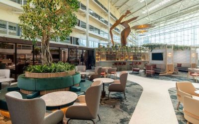 Dining area perfect for coworking  at Hilton London Heathrow Airport.