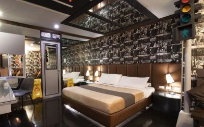 Romantic king room at Victoria Court Canley - Pasig.