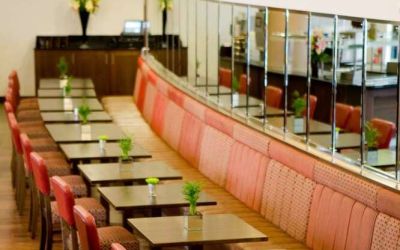 Dining area perfect for coworking at Leonardo Hotel Aberdeen.