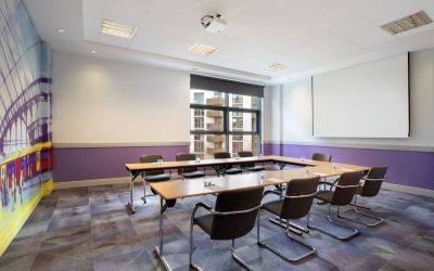 Professional meeting room at Leonardo Hotel Brighton.