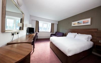 Day use room with natural light at Leonardo Hotel Cork.