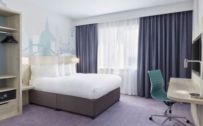 Day use room with work desk at Leonardo Hotel London Croydon.
