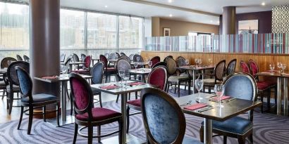 Dining area perfect for coworking at Leonardo Hotel Newcastle Quayside.