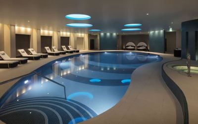 Refreshing indoor pool at Leonardo Hotel And Conference Venue Hinckley Island.
