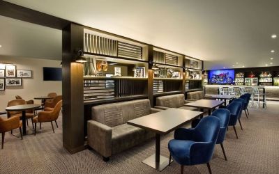 Hotel bar perfect for coworking at Leonardo Hotel And Conference Venue Hinckley Island.