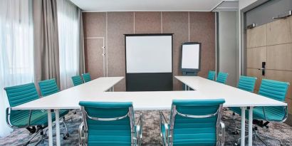 Professional meeting room at Leonardo Royal Hotel Oxford.