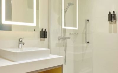 Guest bathroom with shower at Leonardo Royal Hotel Oxford.