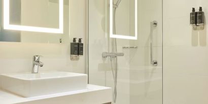 Guest bathroom with shower at Leonardo Royal Hotel Oxford.