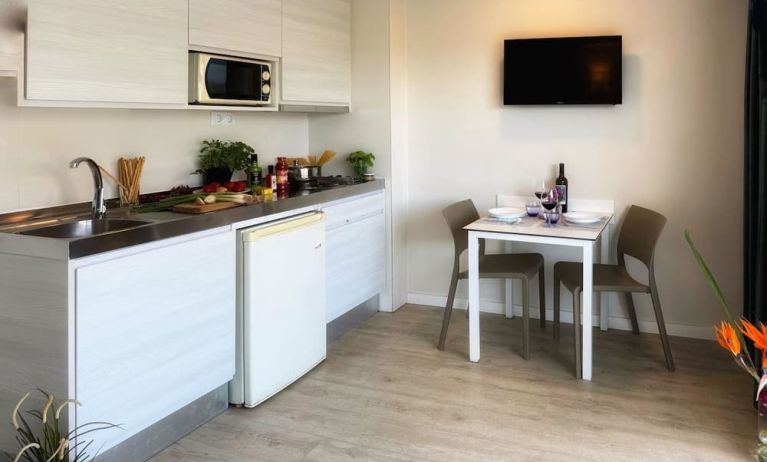 Kitchen available at INN Mallorca Aparthotel.